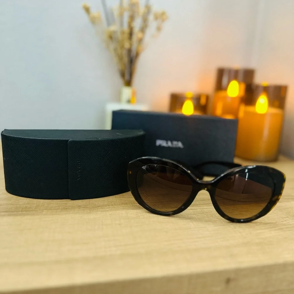 AUTHENTIC Prada Black Oversized Cat-Eye Sunnies 😎🕶️ - Picture 2 of 7